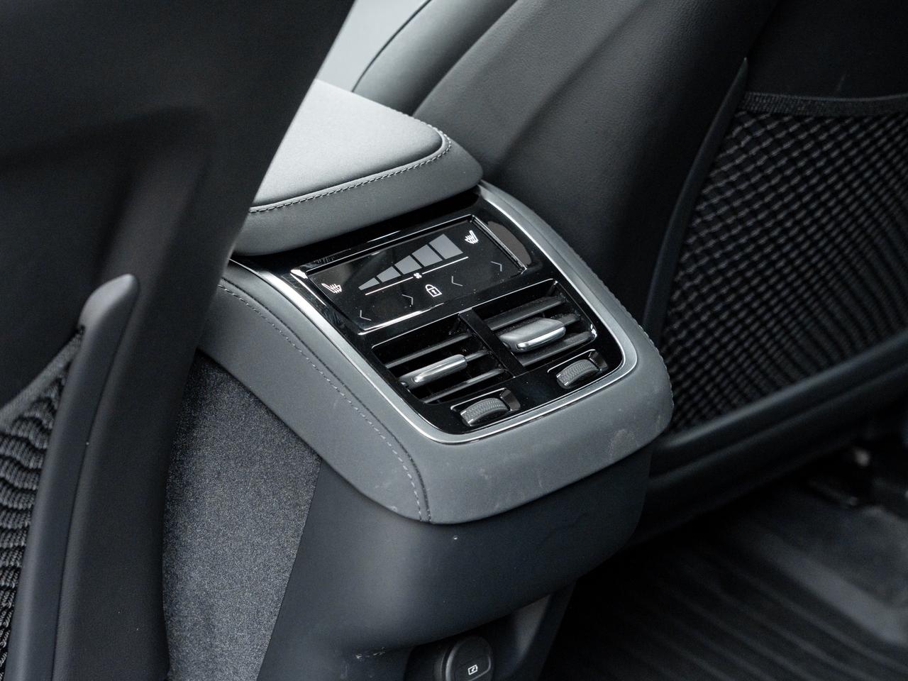 2026 Volvo XC90 B6 AWD PLUS Bright Theme  CPO RATE fr 2.99%* Photo