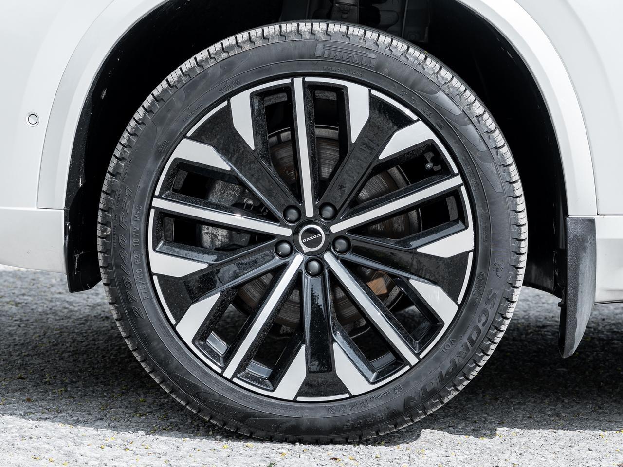 2026 Volvo XC90 B6 AWD PLUS 7-Seater  REAR CAMERA WASHER  2.99%* Photo