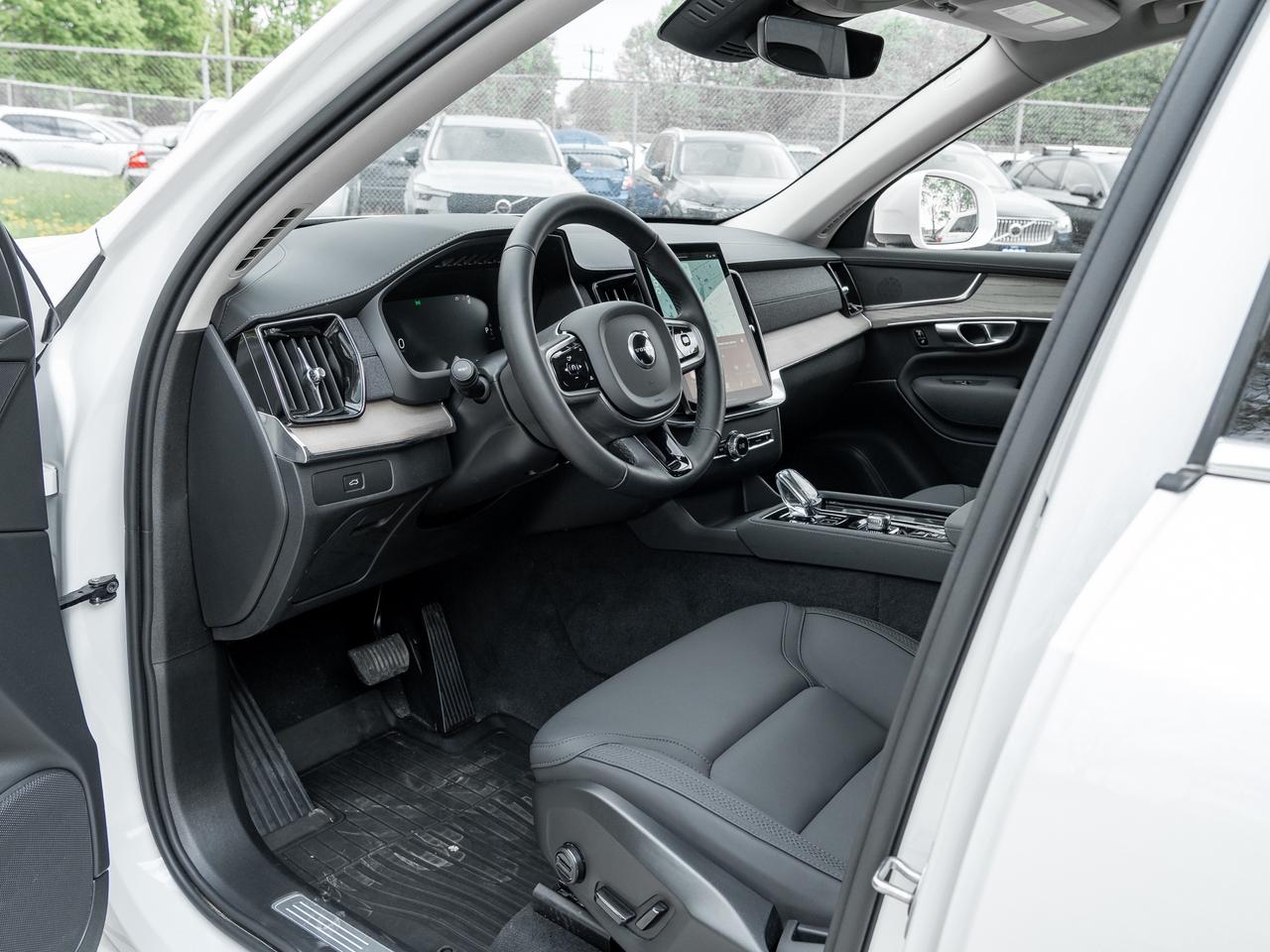 2026 Volvo XC90 B6 AWD PLUS 7-Seater  REAR CAMERA WASHER  2.99%* Photo