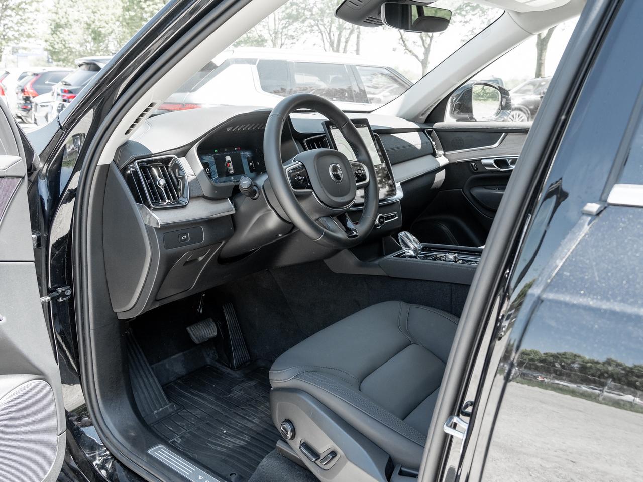 2026 Volvo XC90 B6 AWD Core 7-Seater  SPECIAL CPO INTEREST RATE* Photo