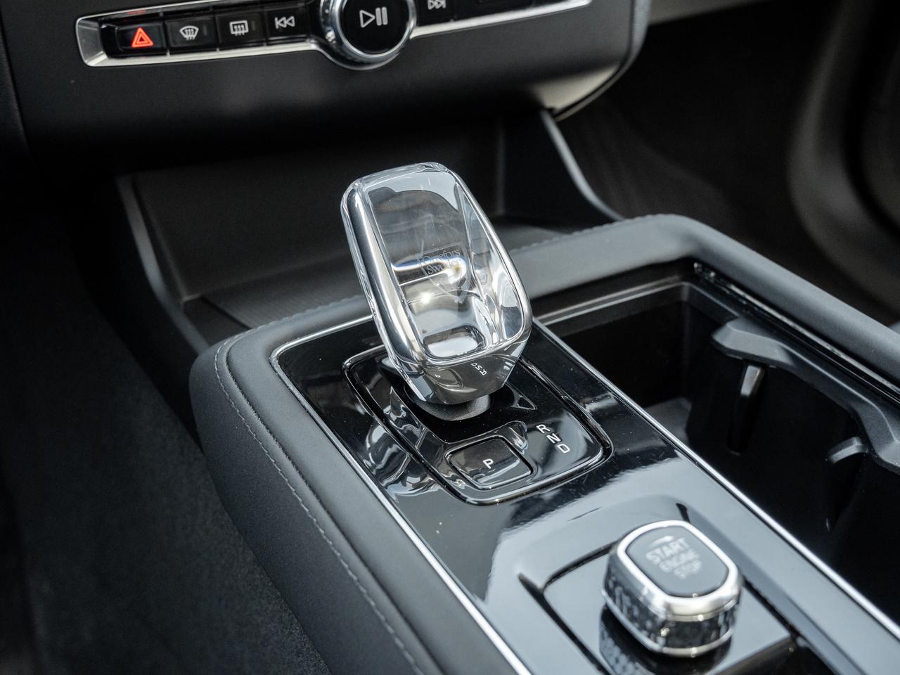 2026 Volvo XC90 B6 AWD Core 7-Seater  SPECIAL CPO INTEREST RATE* Photo