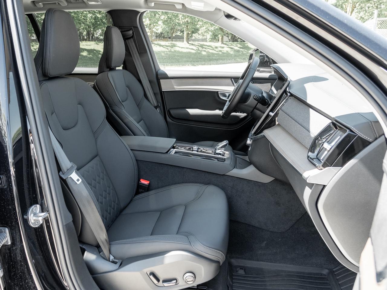 2026 Volvo XC90 B6 AWD Core 7-Seater  SPECIAL CPO INTEREST RATE* Photo