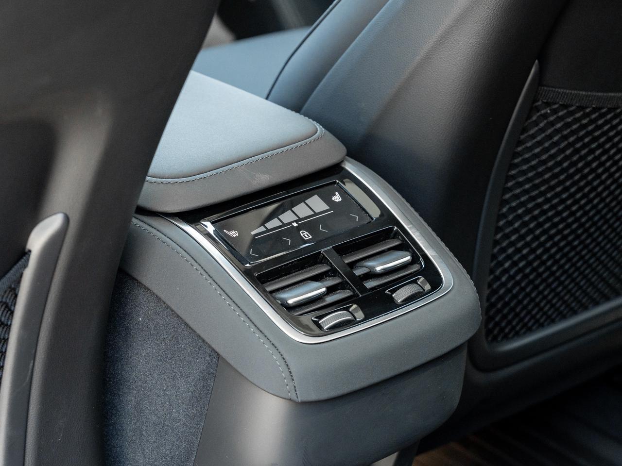 2026 Volvo XC90 B6 AWD Core 7-Seater  SPECIAL CPO INTEREST RATE* Photo