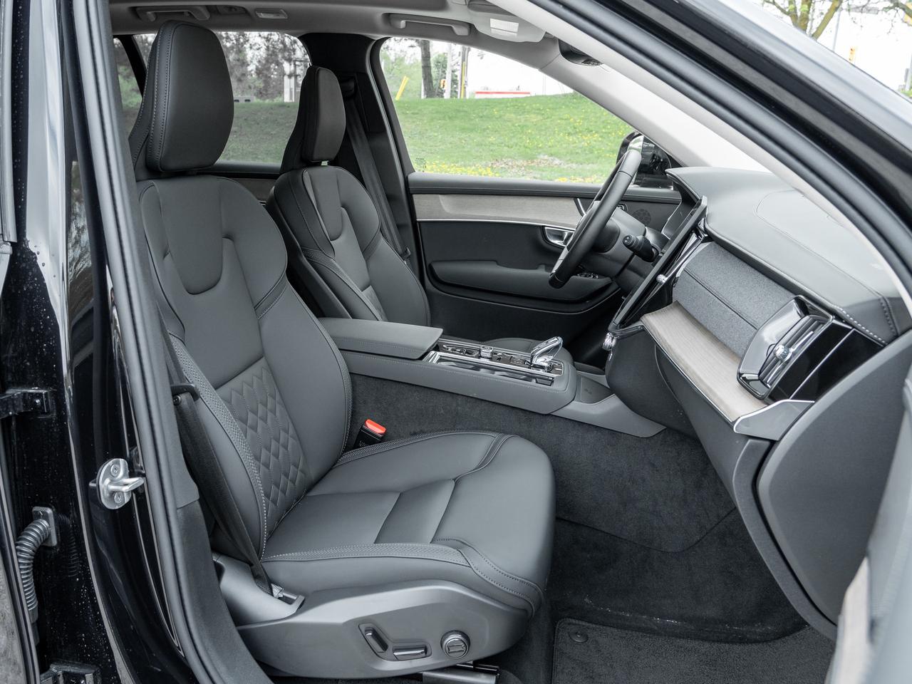 2026 Volvo XC90 B6 AWD PLUS Dark Theme  GREAT VALUE  APR fr 2.99%* Photo