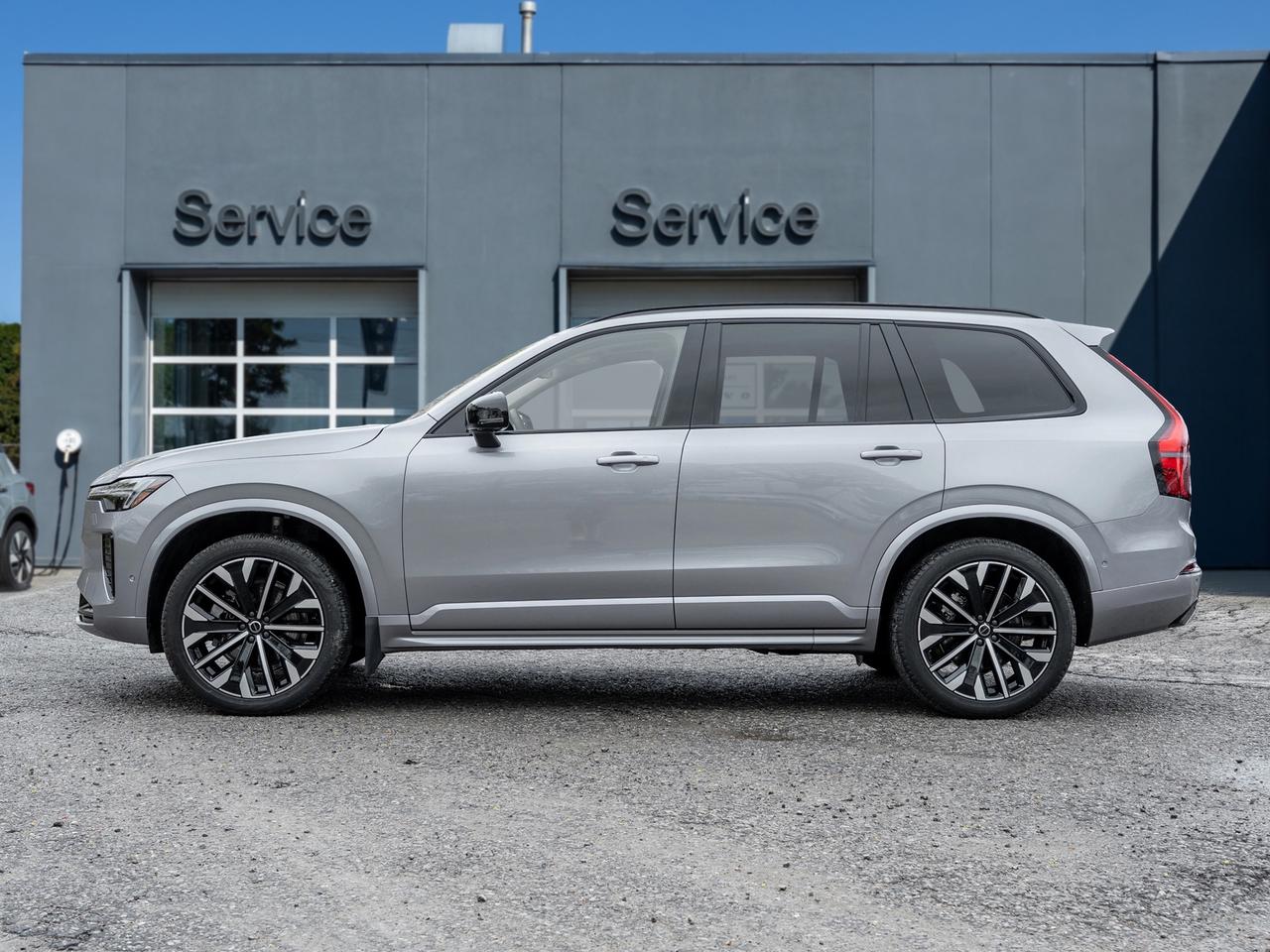 2026 Volvo XC90 B6 AWD PLUS Dark Theme  SUPER LOW MILEAGE Photo
