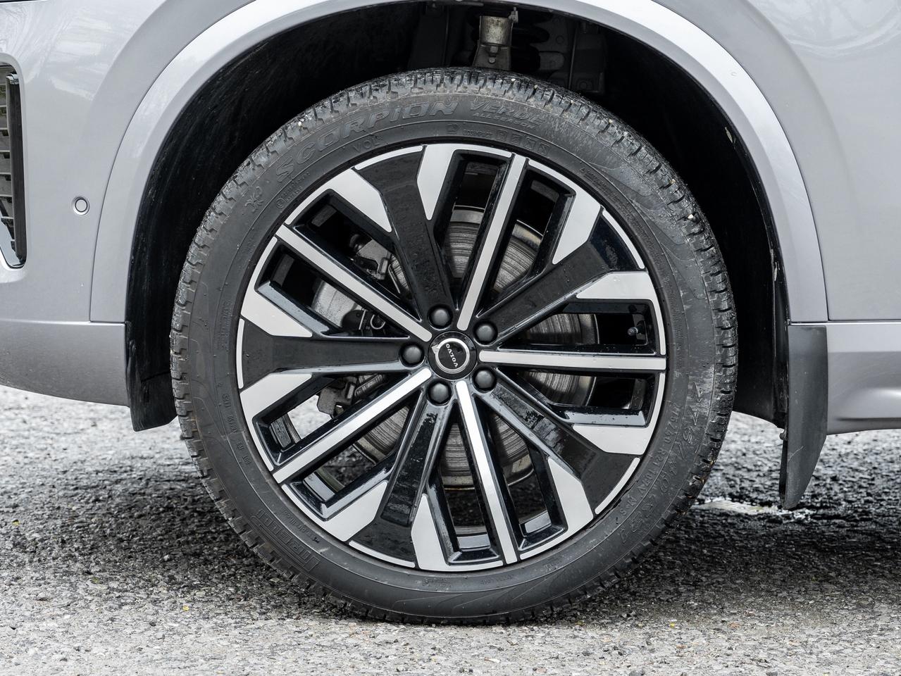 2026 Volvo XC90 B6 AWD PLUS Dark Theme  SUPER LOW MILEAGE Photo