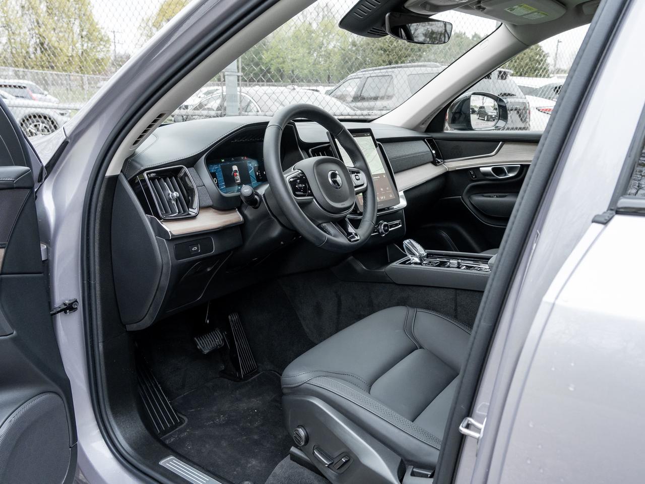 2026 Volvo XC90 B6 AWD PLUS Dark Theme  SUPER LOW MILEAGE Photo