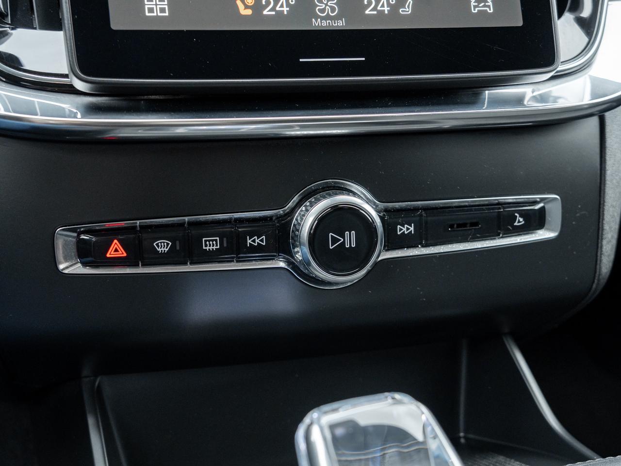 2026 Volvo XC90 B6 AWD PLUS Dark Theme  SUPER LOW MILEAGE Photo