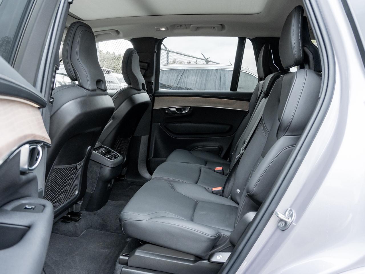 2026 Volvo XC90 B6 AWD PLUS Dark Theme  SUPER LOW MILEAGE Photo