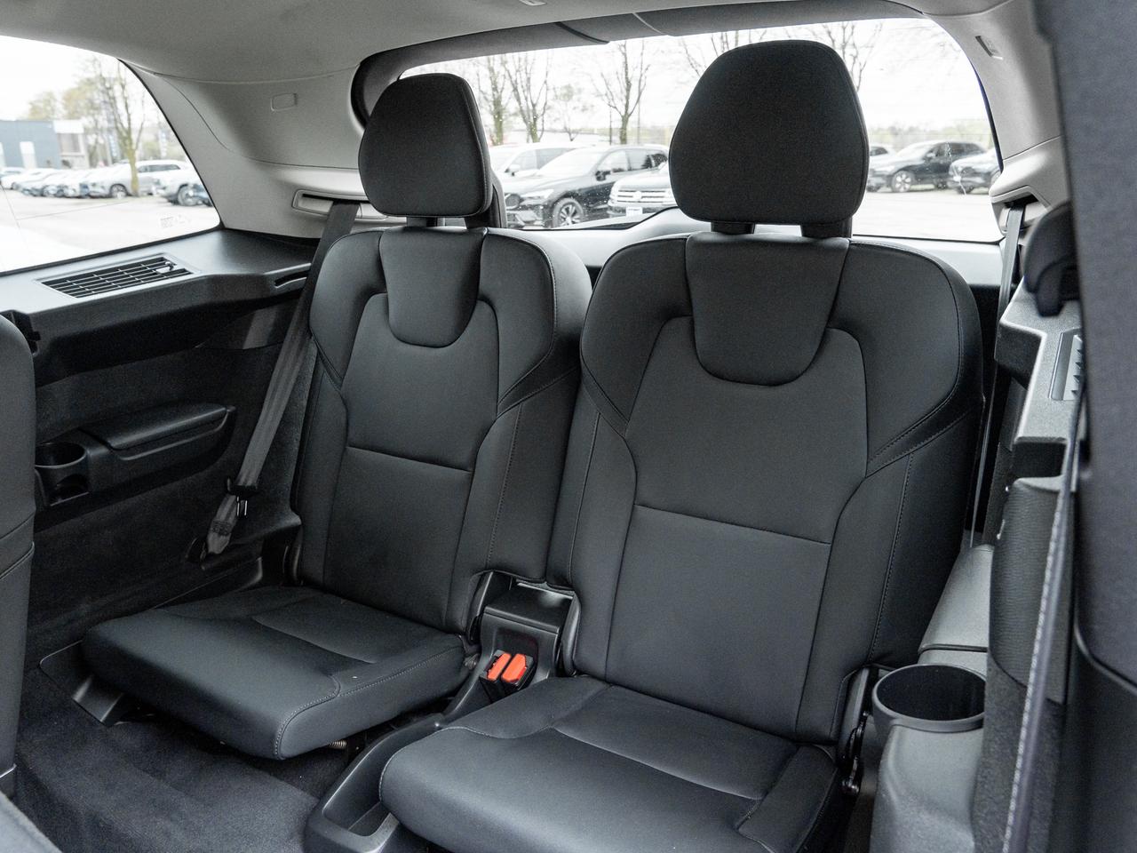 2026 Volvo XC90 B6 AWD PLUS Dark Theme  SUPER LOW MILEAGE Photo
