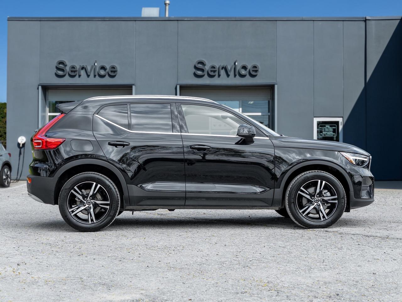 2025 Volvo XC40 B5 AWD  VOLVO CPO FINANCE RATE 3.49%* -84 MONTH Photo