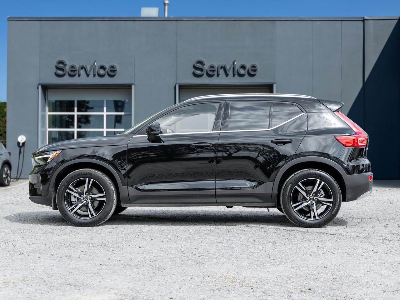 2025 Volvo XC40 B5 AWD  VOLVO CPO FINANCE RATE 3.49%* -84 MONTH Photo