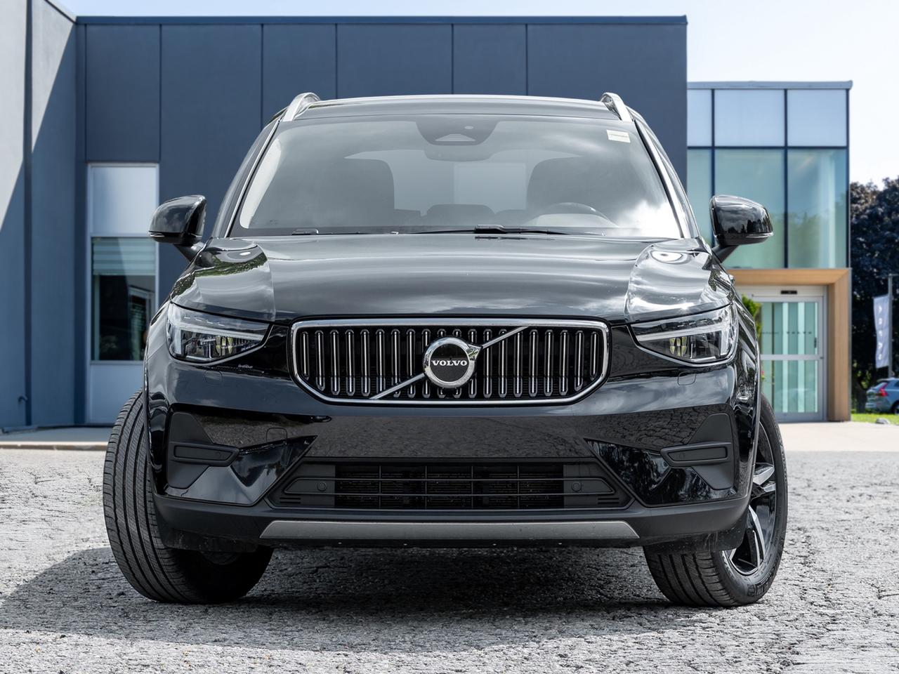 2025 Volvo XC40 B5 AWD  VOLVO CPO FINANCE RATE 3.49%* -84 MONTH Photo
