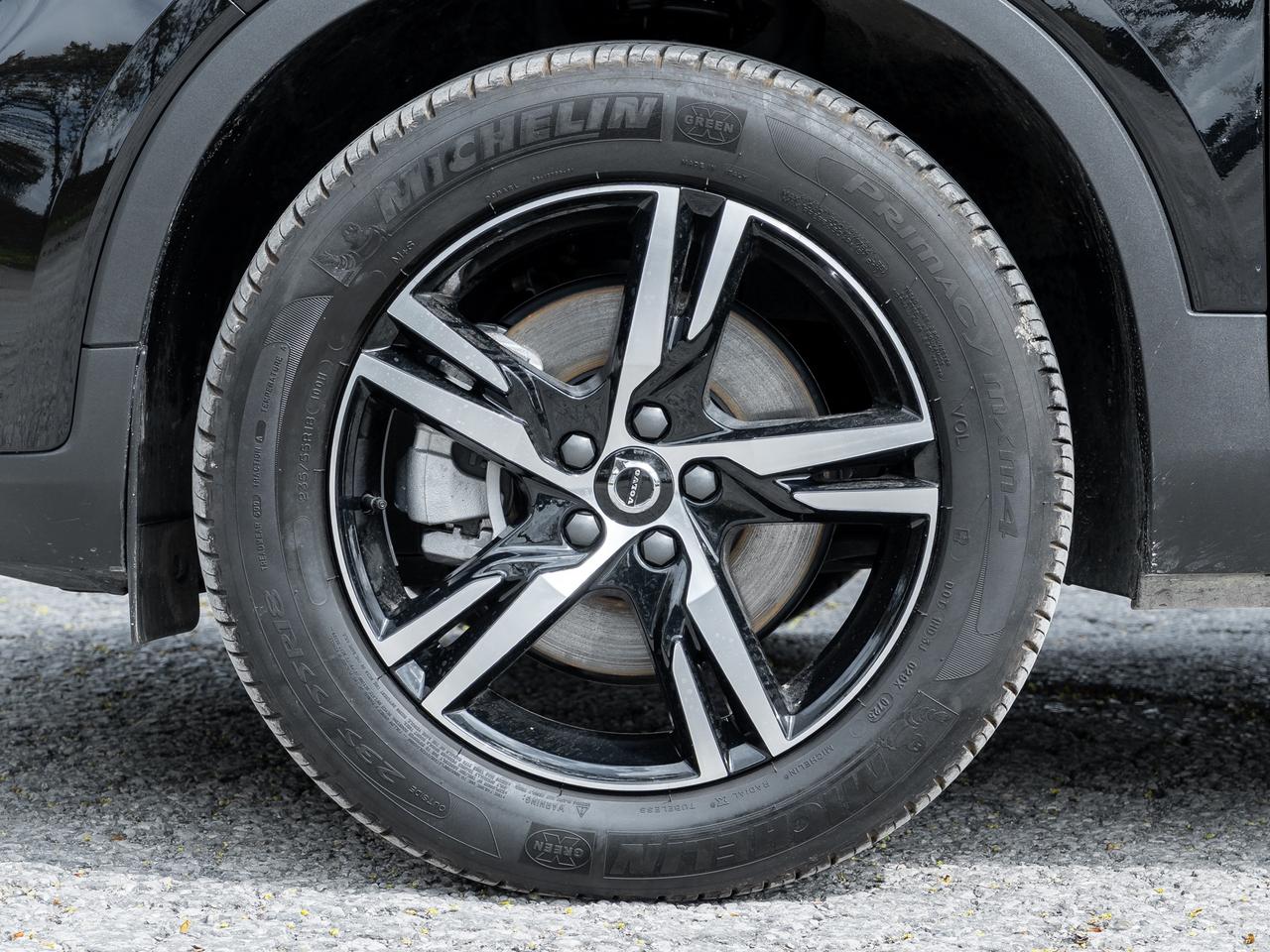 2025 Volvo XC40 B5 AWD  VOLVO CPO FINANCE RATE 3.49%* -84 MONTH Photo