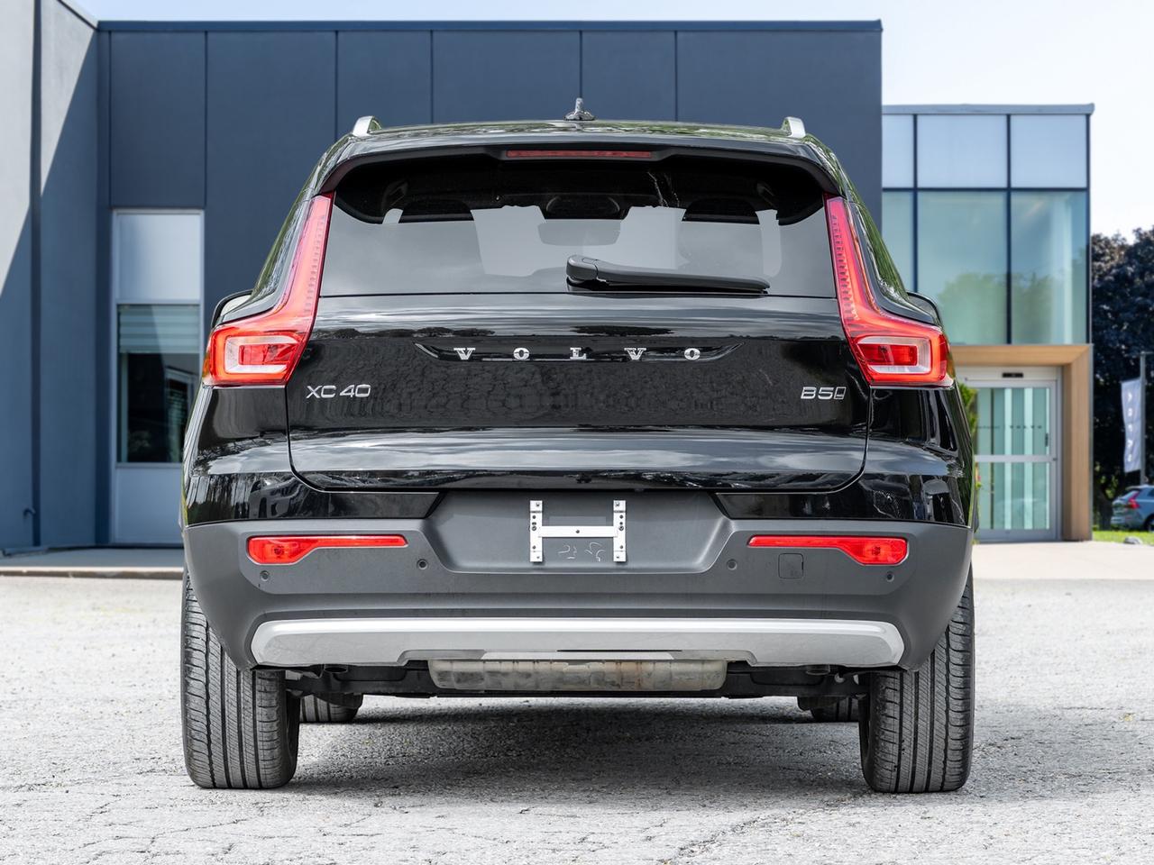 2025 Volvo XC40 B5 AWD  VOLVO CPO FINANCE RATE 3.49%* -84 MONTH Photo
