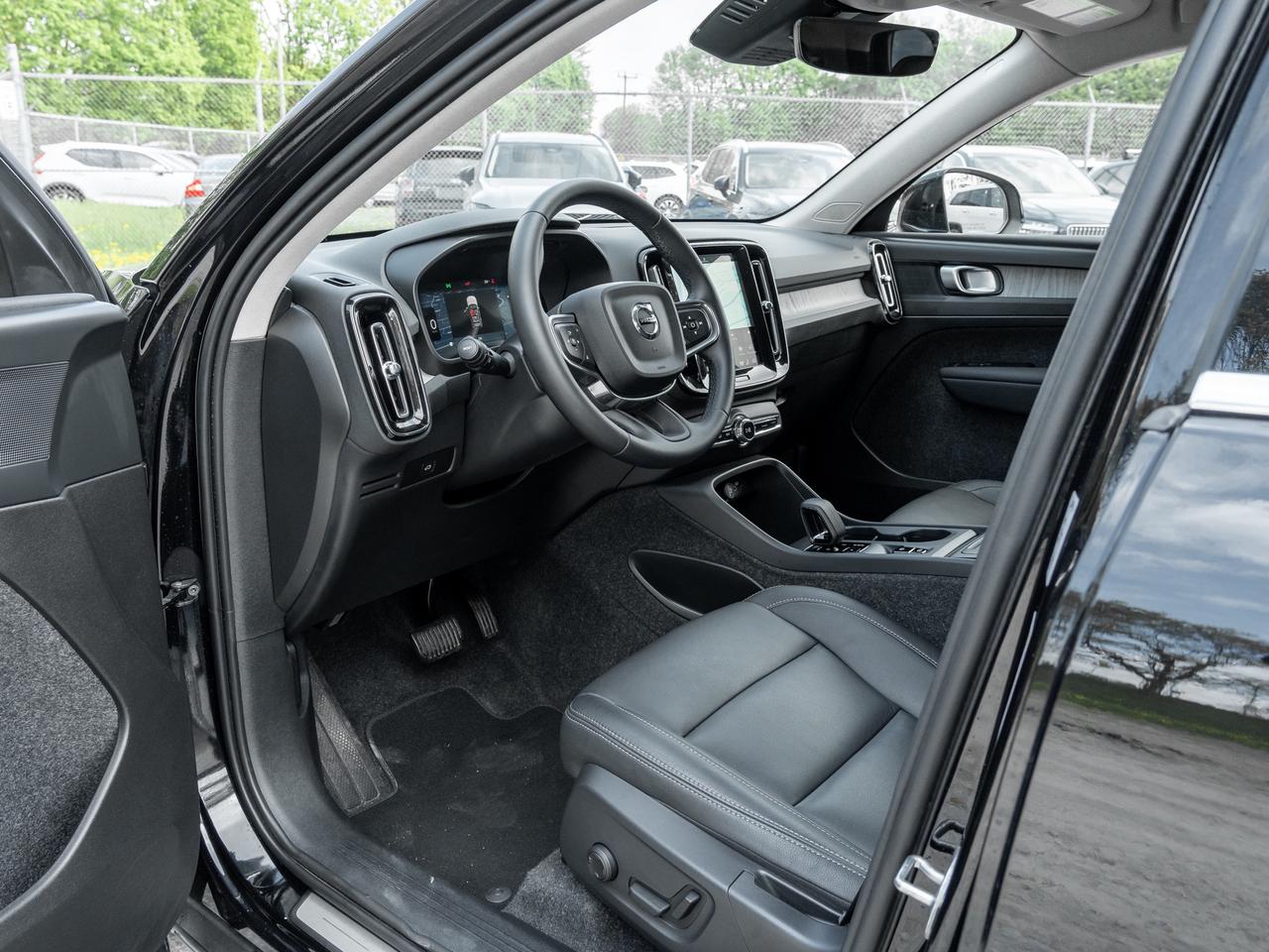 2025 Volvo XC40 B5 AWD  VOLVO CPO FINANCE RATE 3.49%* -84 MONTH Photo