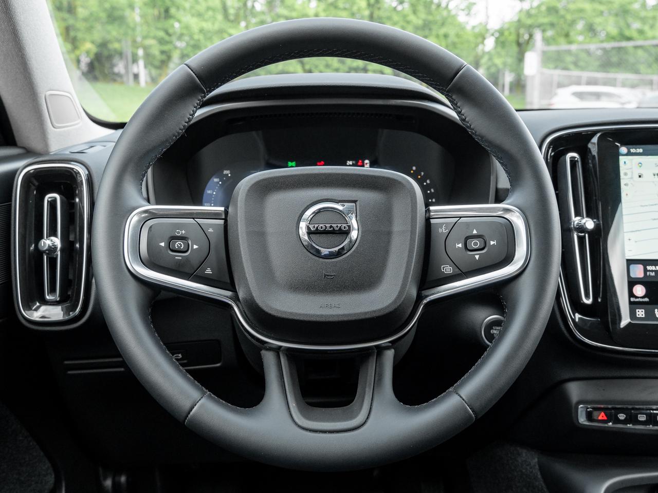 2025 Volvo XC40 B5 AWD  VOLVO CPO FINANCE RATE 3.49%* -84 MONTH Photo