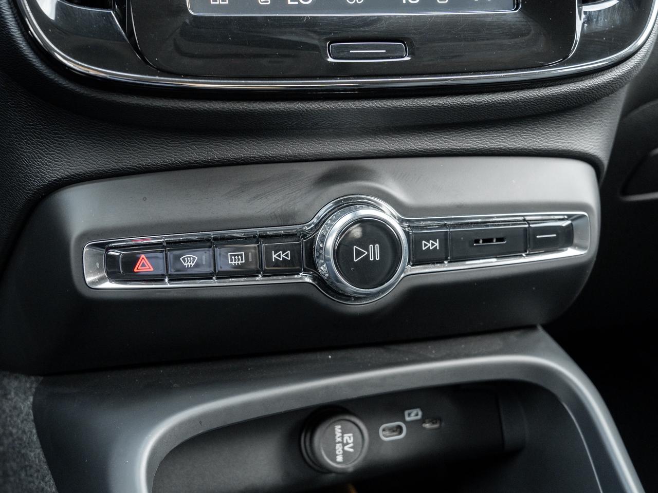2025 Volvo XC40 B5 AWD  VOLVO CPO FINANCE RATE 3.49%* -84 MONTH Photo