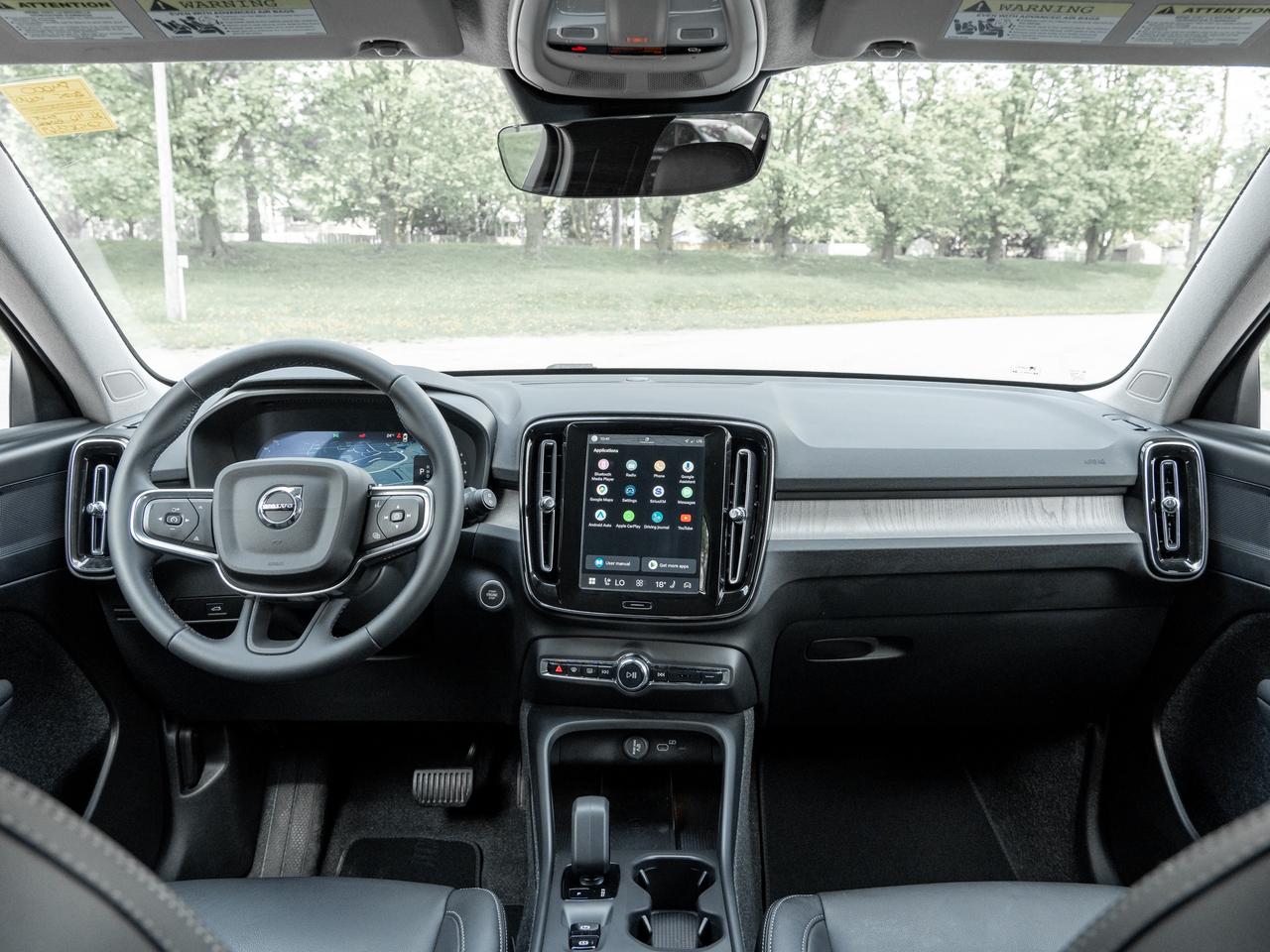 2025 Volvo XC40 B5 AWD  VOLVO CPO FINANCE RATE 3.49%* -84 MONTH Photo