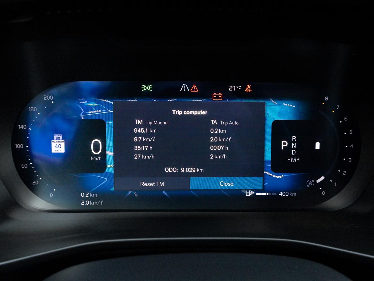 2025 Volvo XC40 B5 AWD Bright Theme  SUPER LOW KM  POWER PANO ROOF Photo