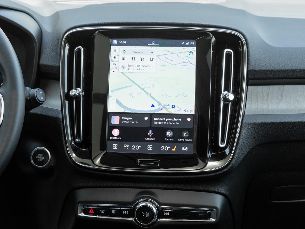 2025 Volvo XC40 B5 AWD Bright Theme  SUPER LOW KM  POWER PANO ROOF Photo