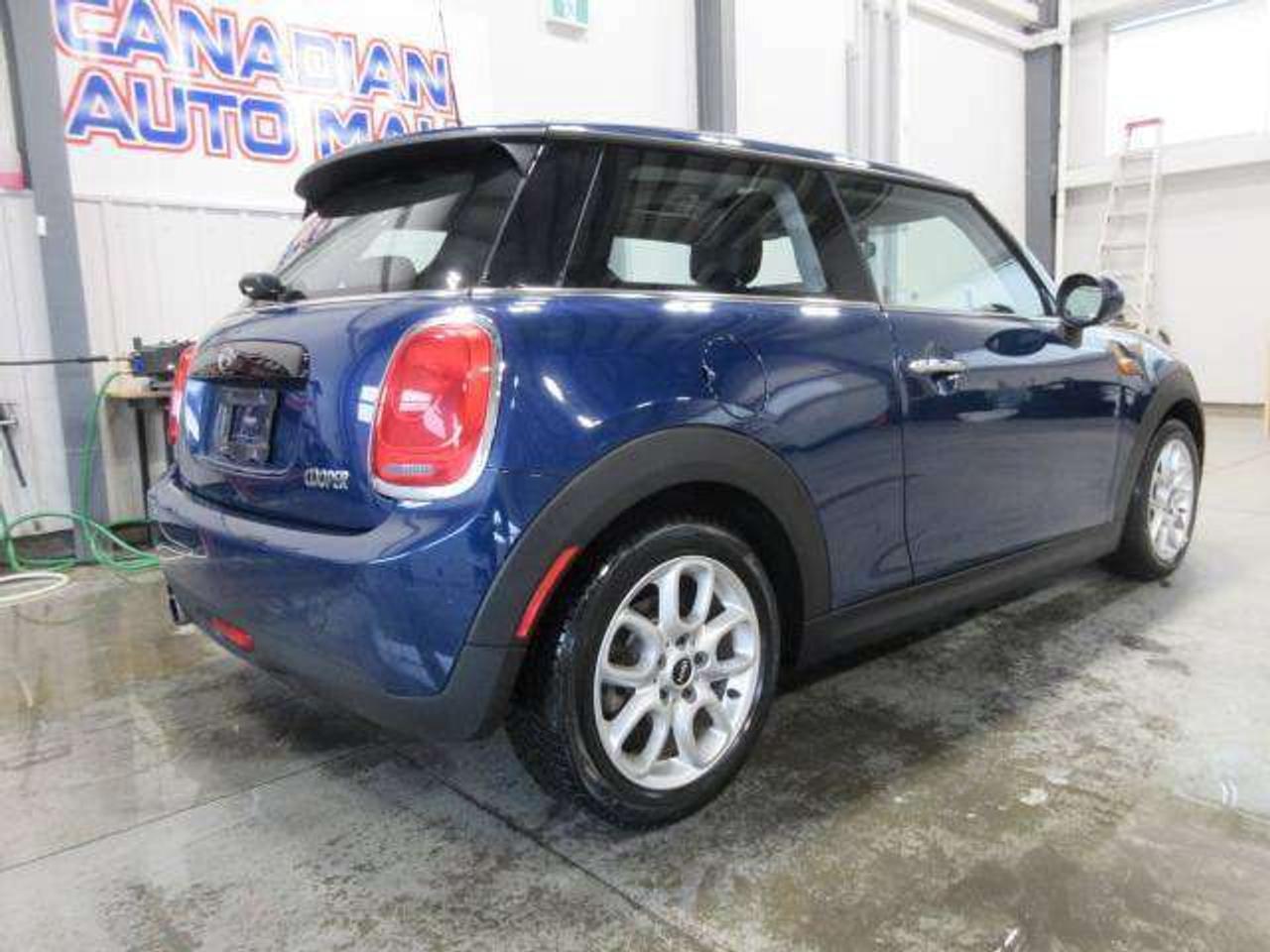 2017 MINI Cooper Hardtop 6-SPD MANUAL, PANO ROOF, LEATHER, 54K! Photo