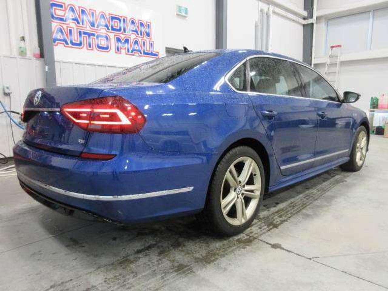 2017 Volkswagen Passat HIGHLINE R-LINE, NAV, ROOF, LEATHER, 101K! Photo