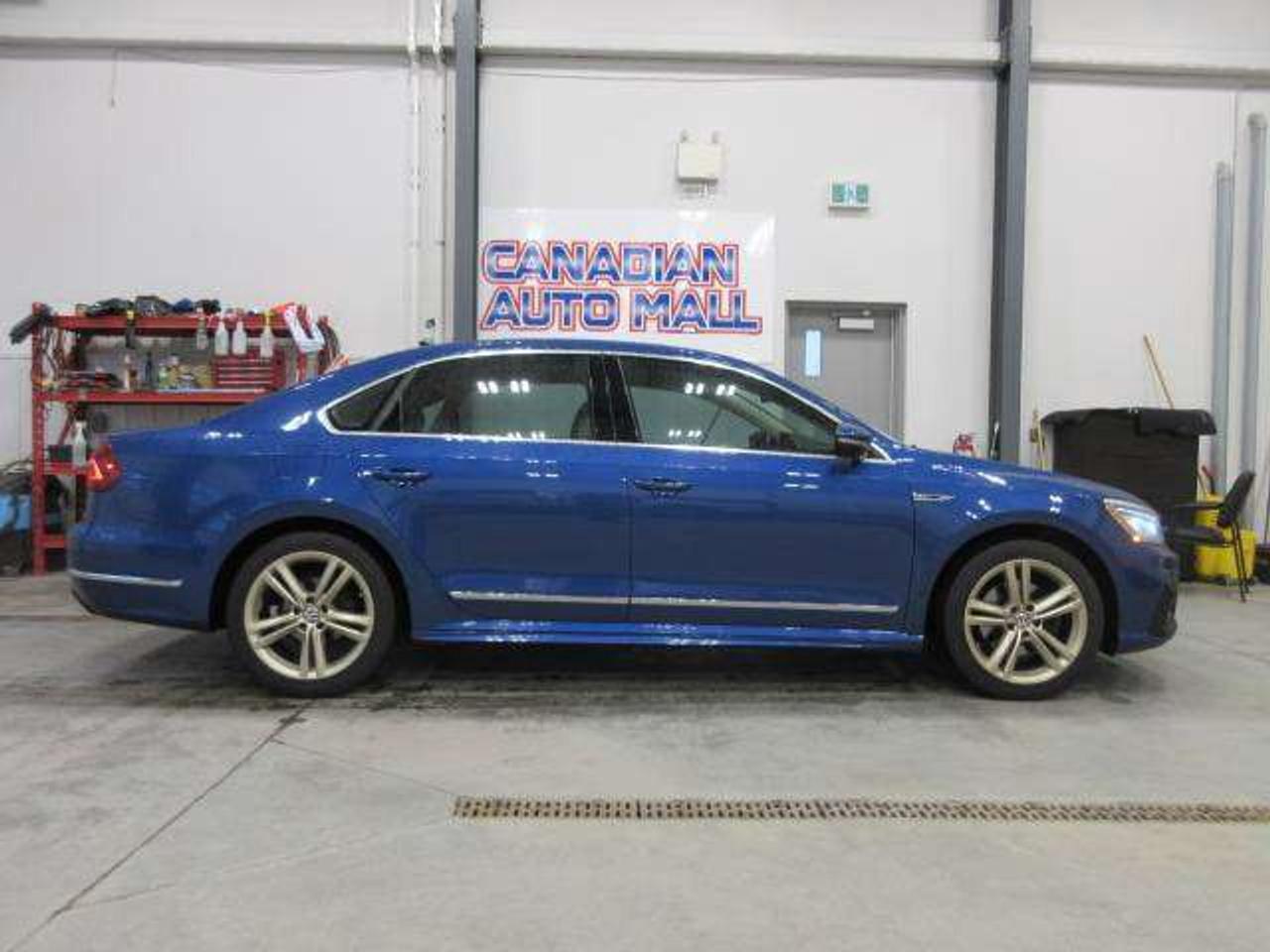 2017 Volkswagen Passat HIGHLINE R-LINE, NAV, ROOF, LEATHER, 101K! Photo