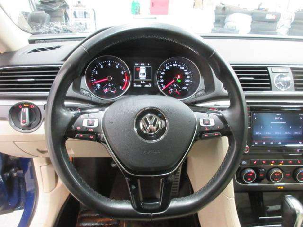 2017 Volkswagen Passat HIGHLINE R-LINE, NAV, ROOF, LEATHER, 101K! Photo
