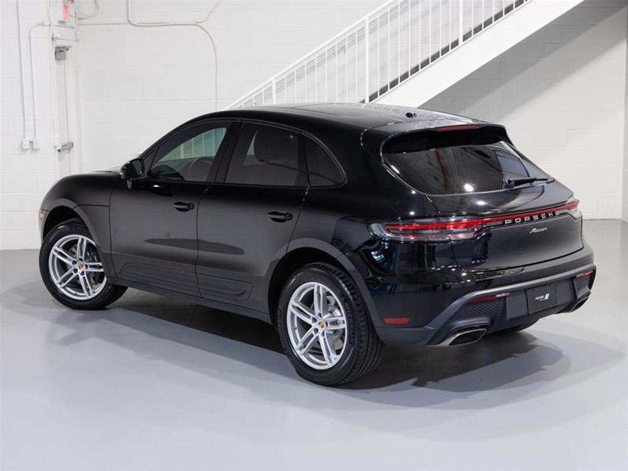 2023 Porsche Macan  Photo3