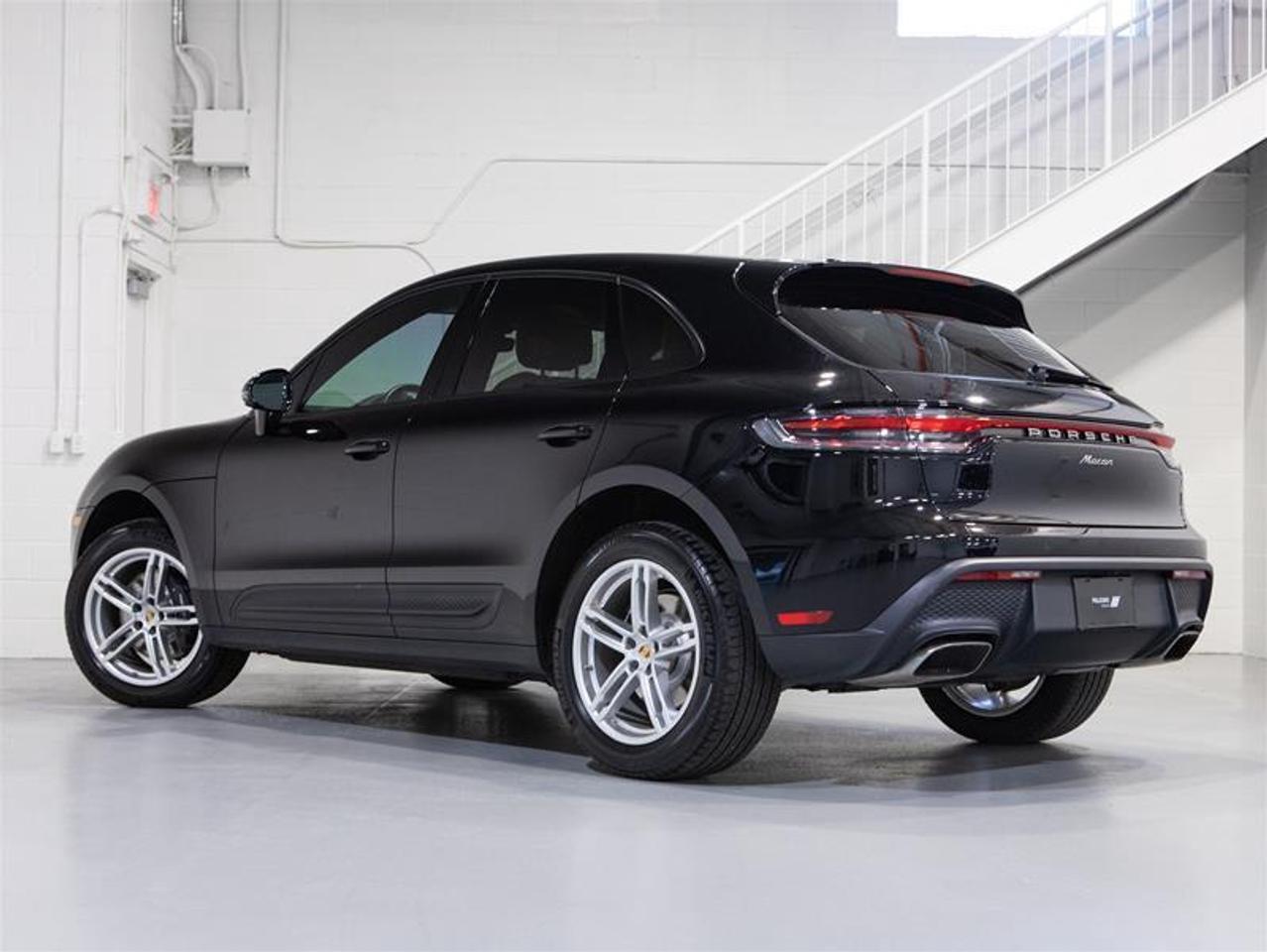 2023 Porsche Macan  Photo2
