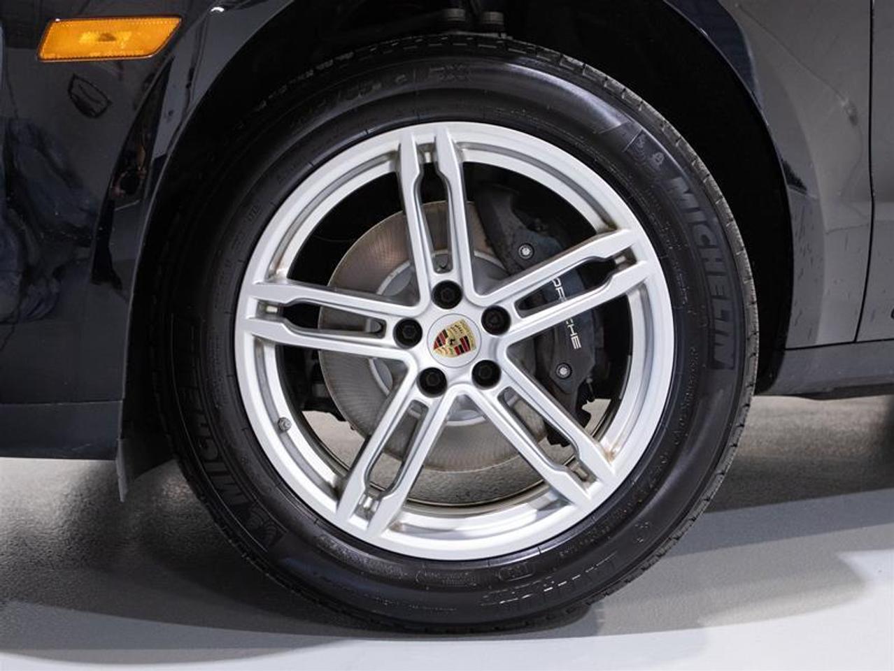 2023 Porsche Macan  Photo