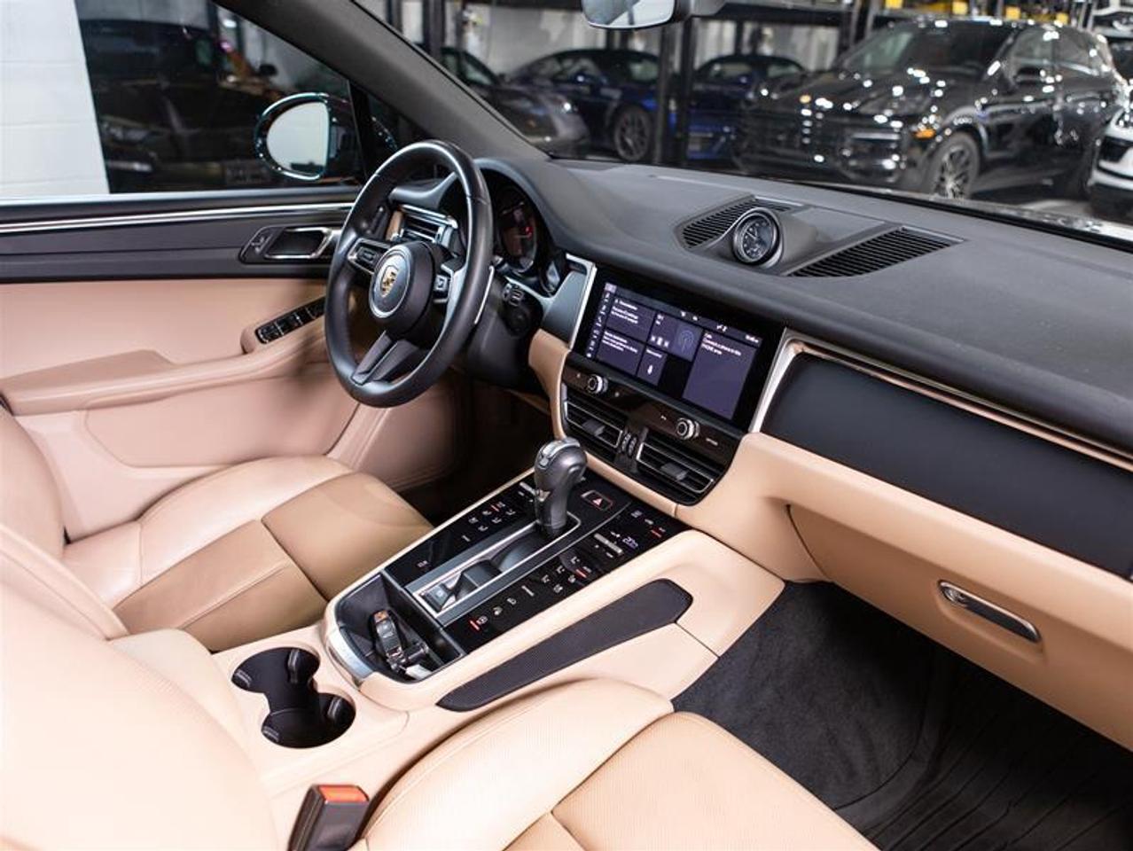 2023 Porsche Macan  Photo