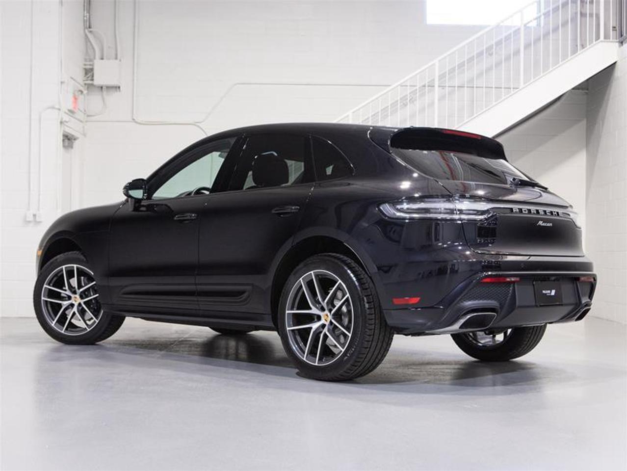 2025 Porsche Macan AWD Photo