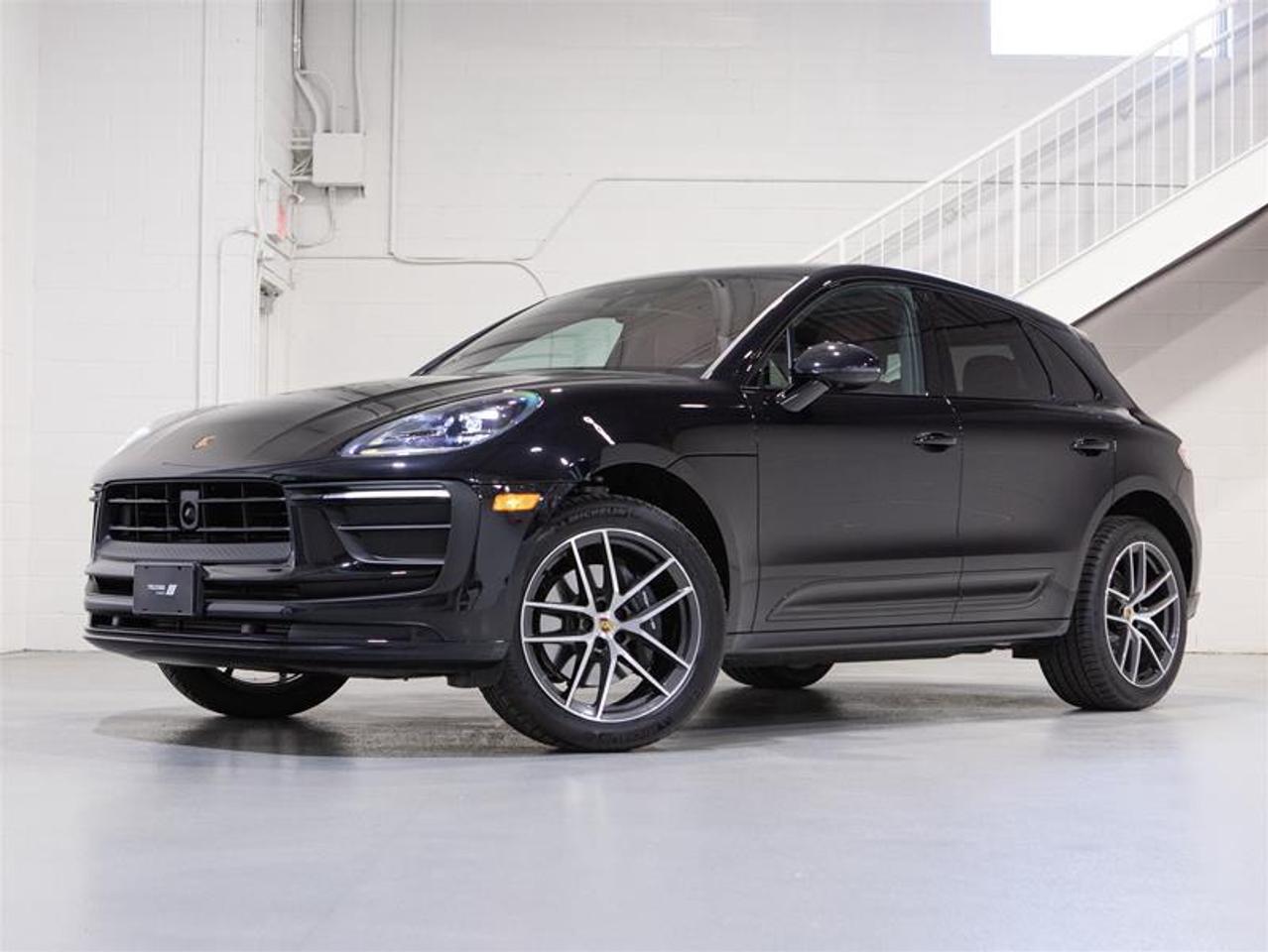 2025 Porsche Macan AWD Photo