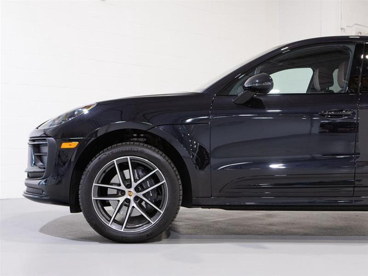 2025 Porsche Macan AWD Photo