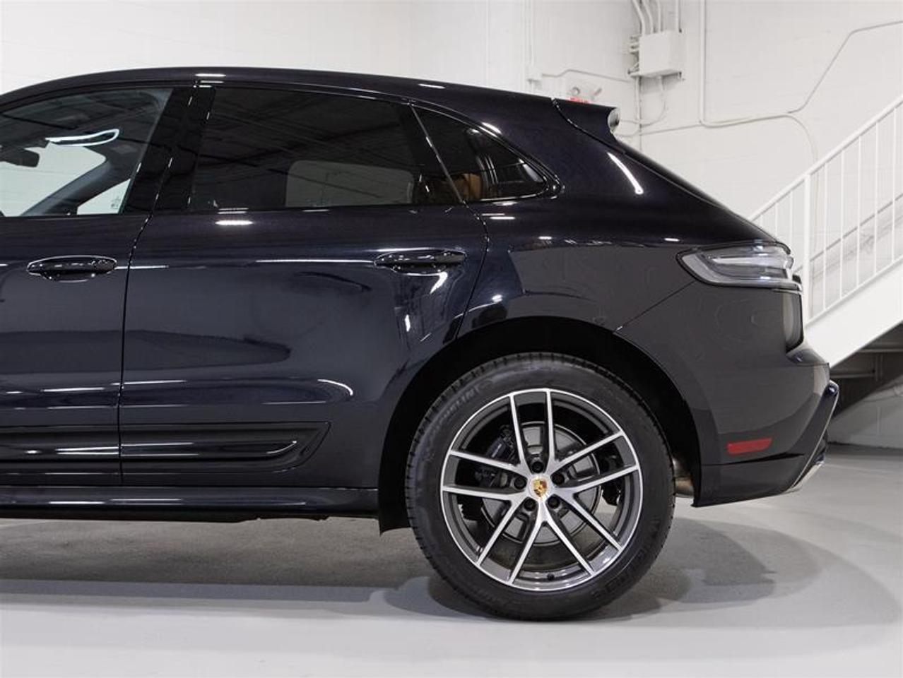 2025 Porsche Macan AWD Photo