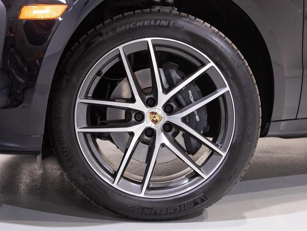 2025 Porsche Macan AWD Photo