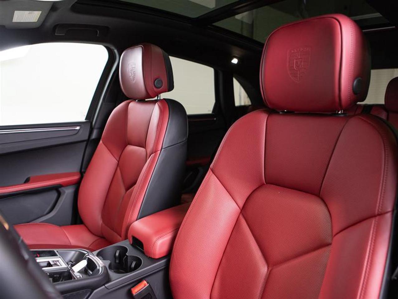 2025 Porsche Macan AWD Photo