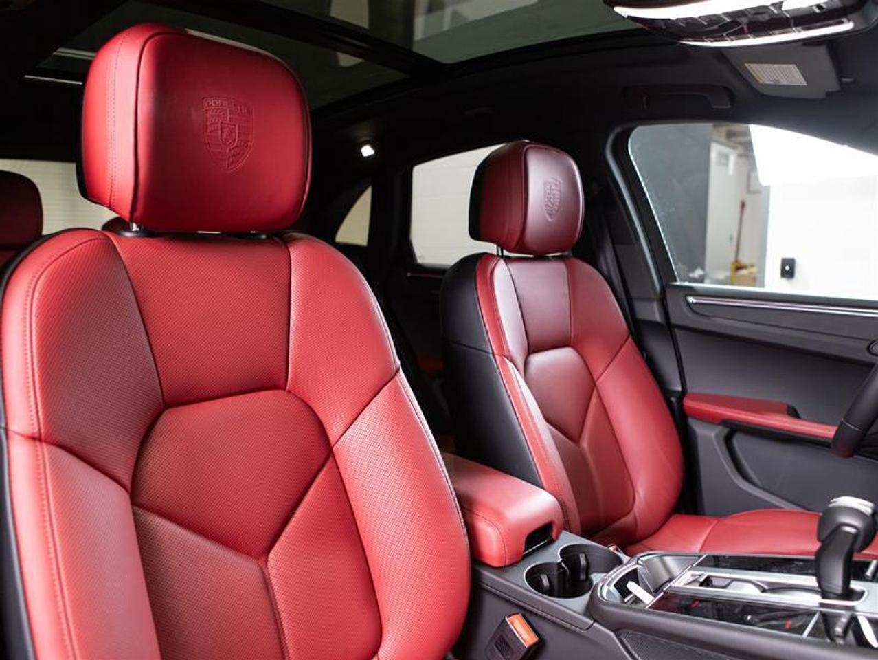 2025 Porsche Macan AWD Photo