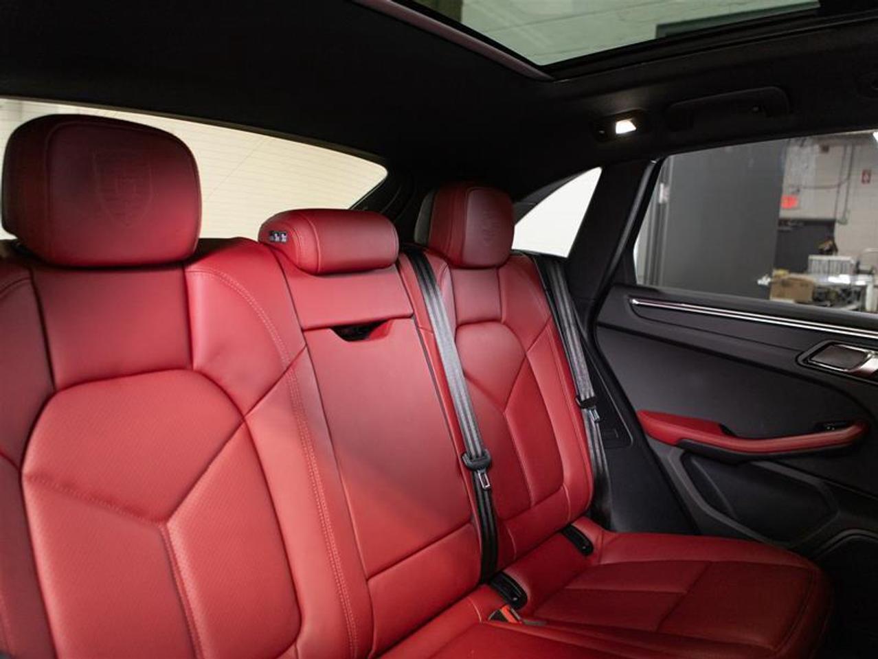 2025 Porsche Macan AWD Photo
