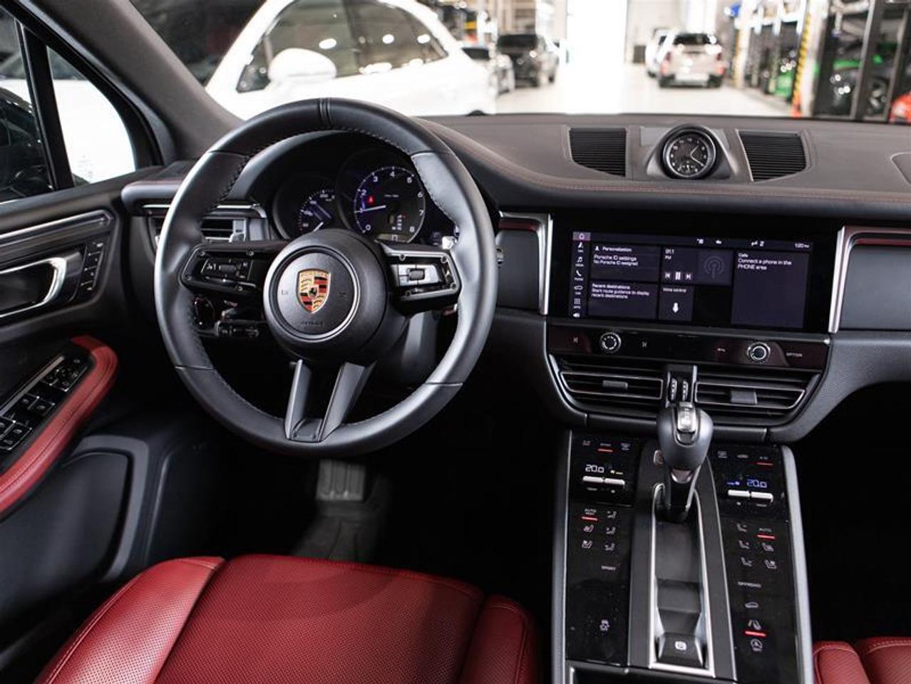 2025 Porsche Macan AWD Photo