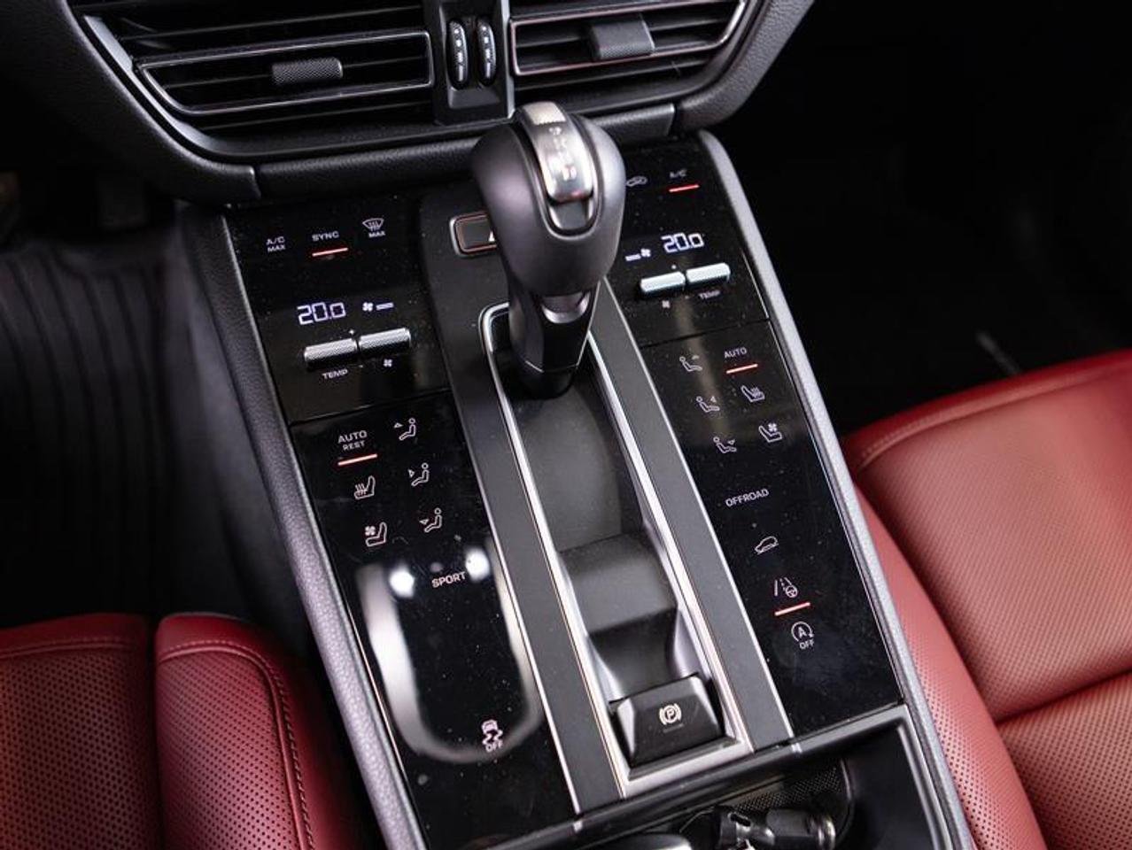 2025 Porsche Macan AWD Photo