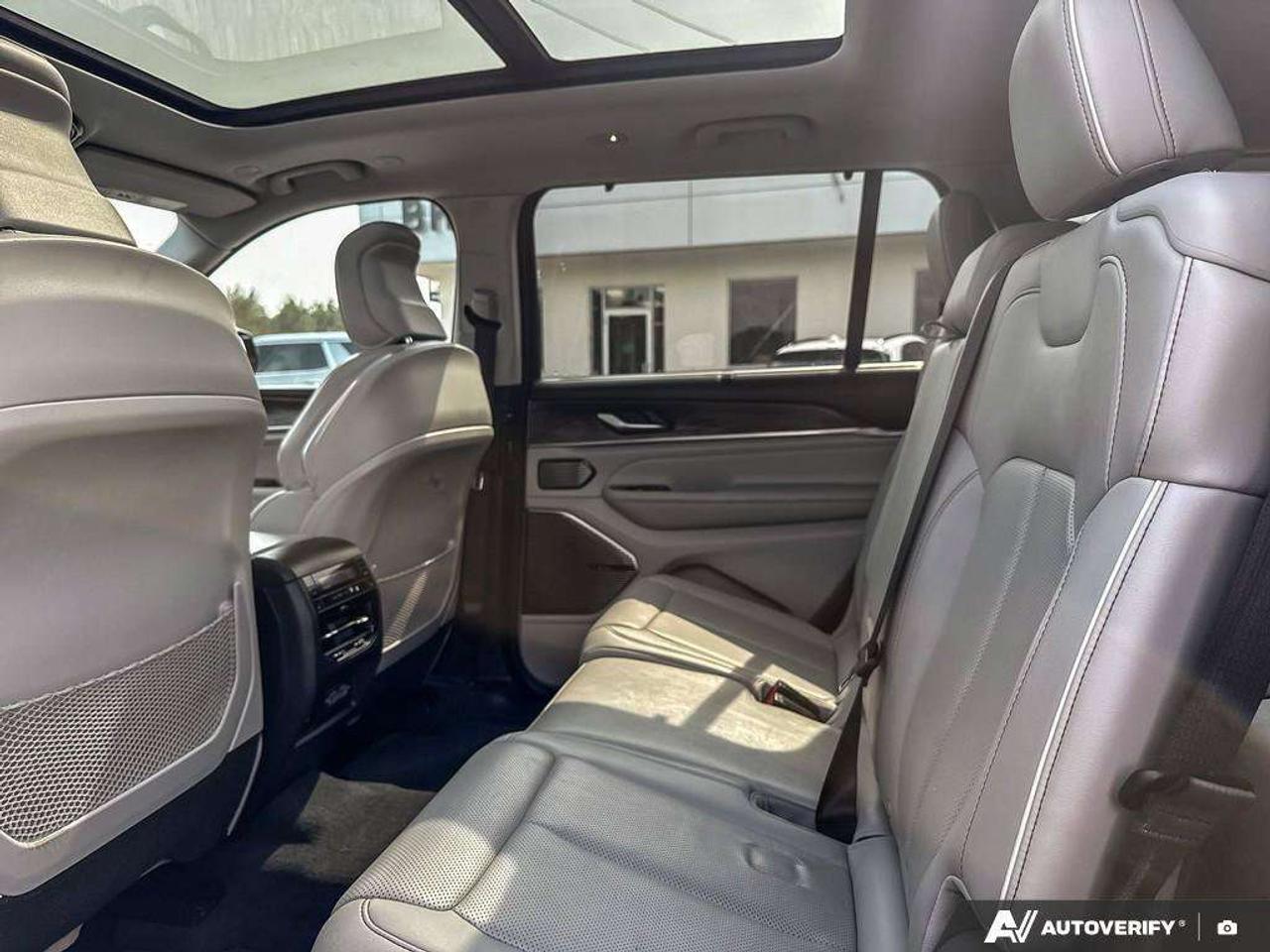 2021 Jeep Grand Cherokee 7 PASSENGER SEATING. TRAILER TOW PKG. SURROUND VIEW CAMERA. CERTIFIED. Photo