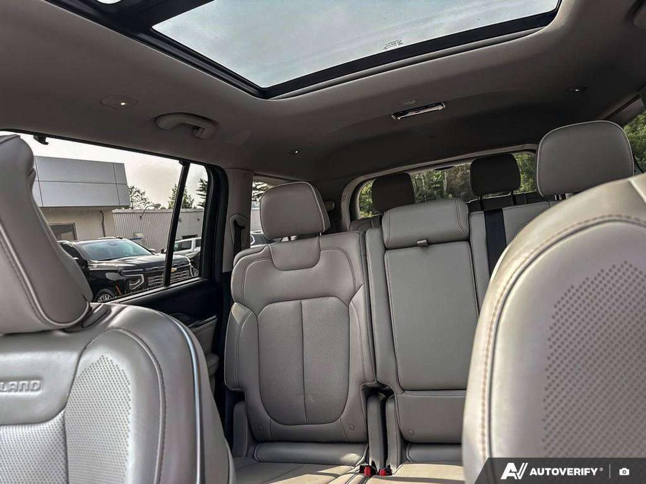 2021 Jeep Grand Cherokee 7 PASSENGER SEATING. TRAILER TOW PKG. SURROUND VIEW CAMERA. CERTIFIED. Photo