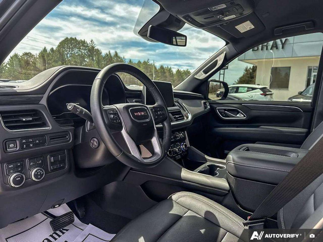 2024 GMC Yukon SLT LUXURY PKG. MAX TRAILERING PKG. PROGRADE TRAILERING SYSTEM. HEATED SECOND ROW SEATS. HD SURROUND VISION. Photo