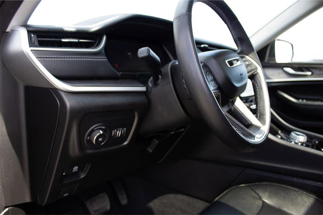 2022 Jeep Grand Cherokee LIMITED 4X4 Photo