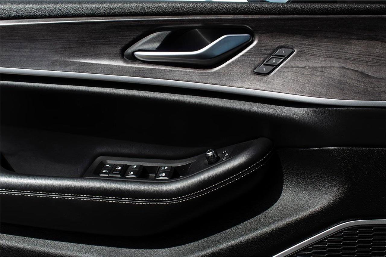 2022 Jeep Grand Cherokee LIMITED 4X4 Photo