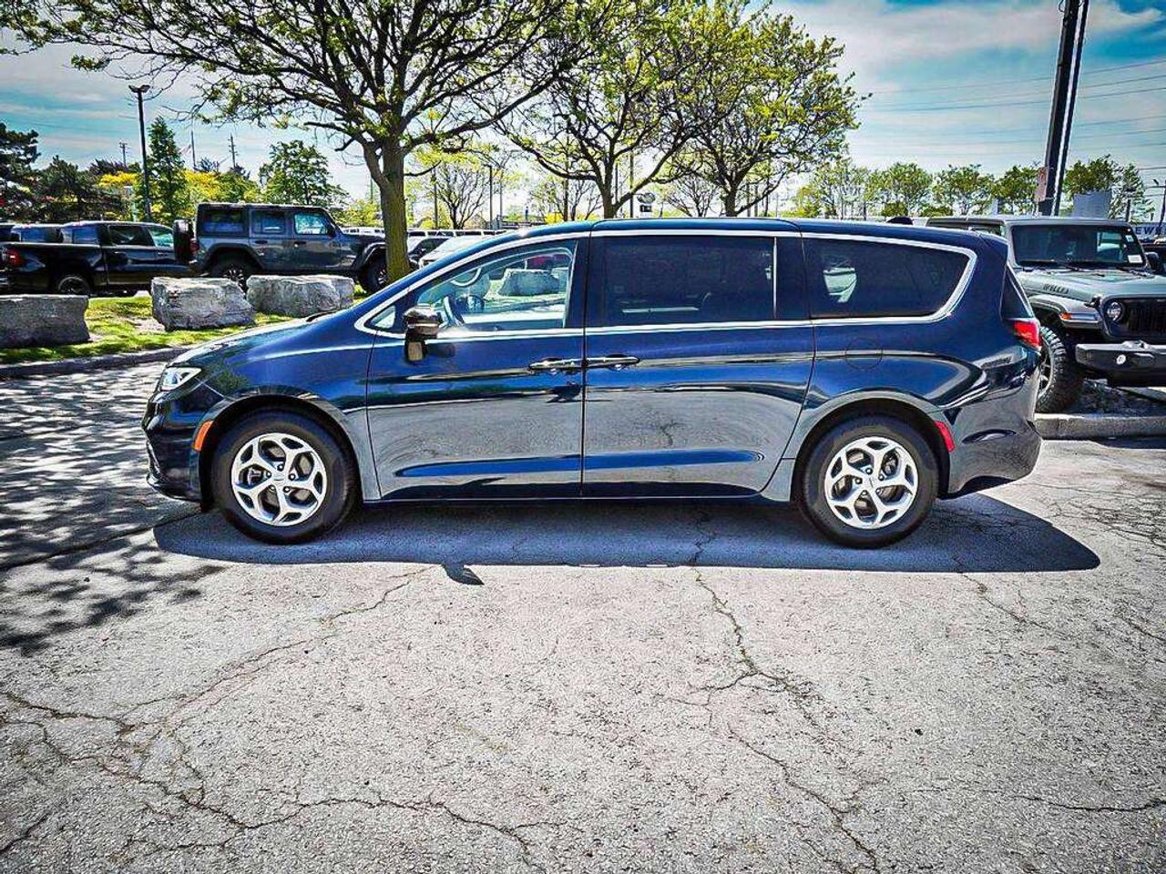2024 Chrysler Pacifica  Photo