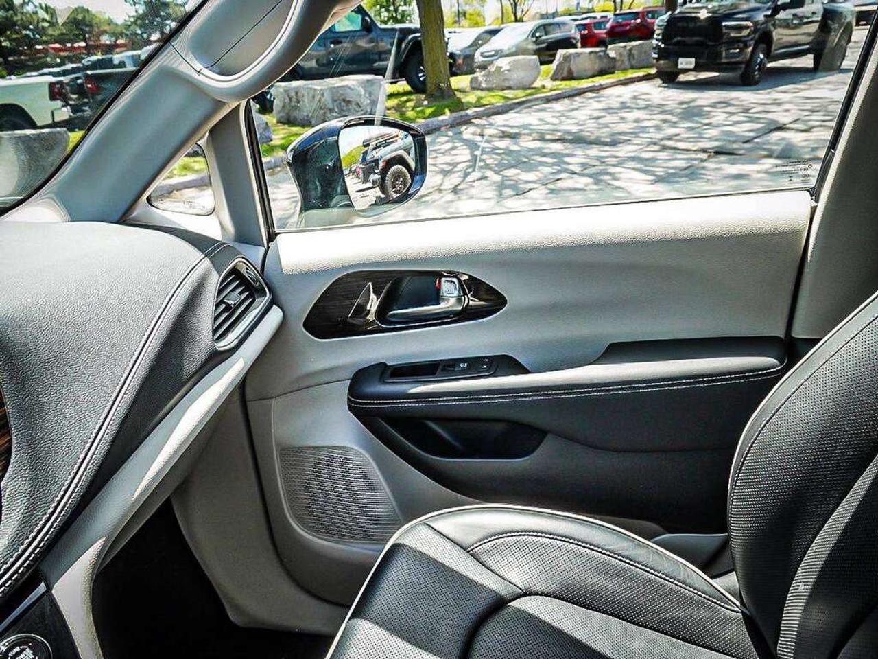 2024 Chrysler Pacifica  Photo